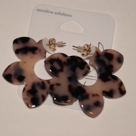 NEW Gold 50MM Flower Tortoiseshell Hoop Earrings - Picture 5 of 8